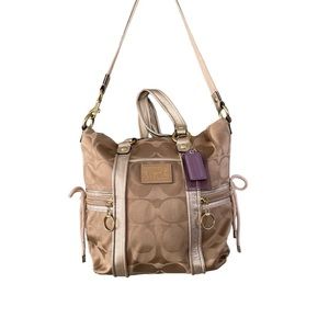EUC Coach Signature Poppy!
Beautiful Purse Has Both Coach Tags